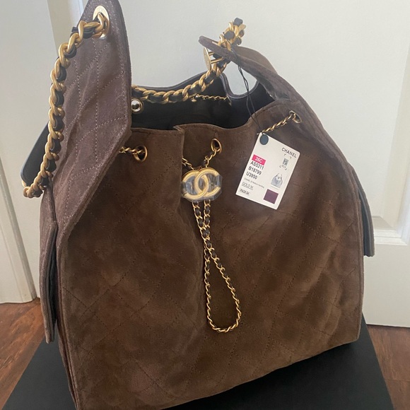 Chanel 25 Suede medium in brown - Picture 1 of 5